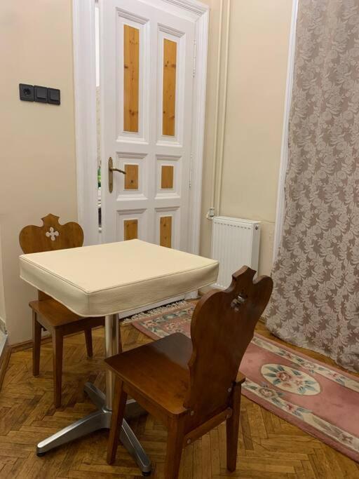 Central Location For One Person Budapest Eksteriør bilde